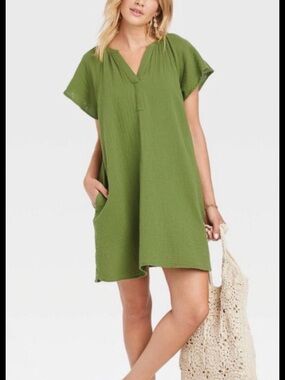 Universal Thread Olive Green Short Sleeve V-Neck Tunic Dress